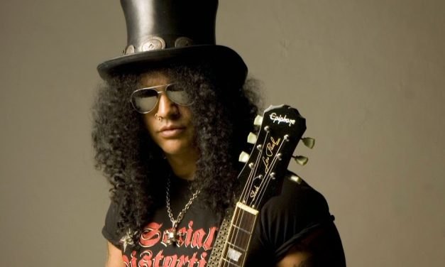 Slash –  ‘Tony Iommi merece uma medalha’