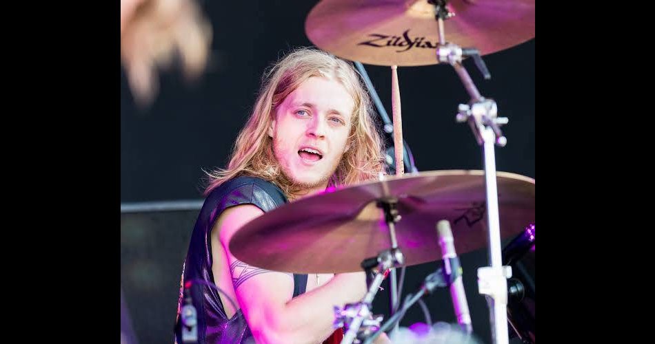 Rumores apontam filho de Roger Taylor como possível baterista na nova turnê do Foo Fighters