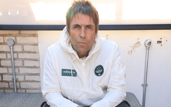 Oasis: Liam Gallagher anuncia turnê de 30 anos de ‘Definitely Maybe’, com ou sem Noel