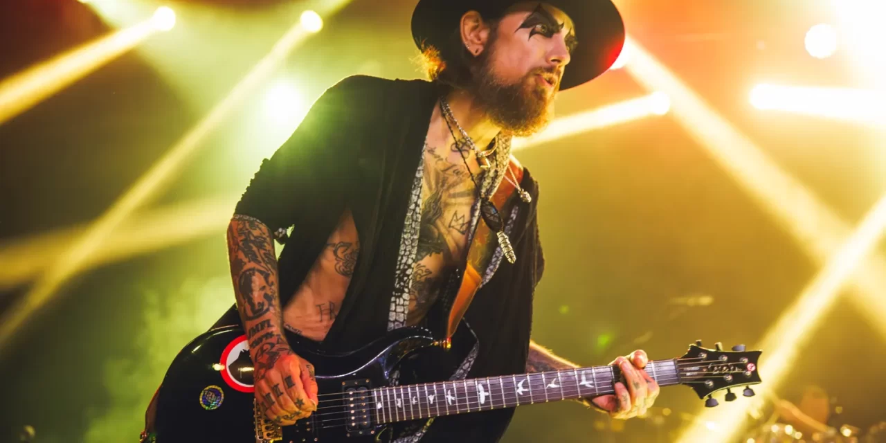 Dave Navarro Sinaliza o Fim do Jane’s Addiction Após Briga Pública com Perry Farrell