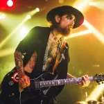 Dave Navarro Sinaliza o Fim do Jane’s Addiction Após Briga Pública com Perry Farrell